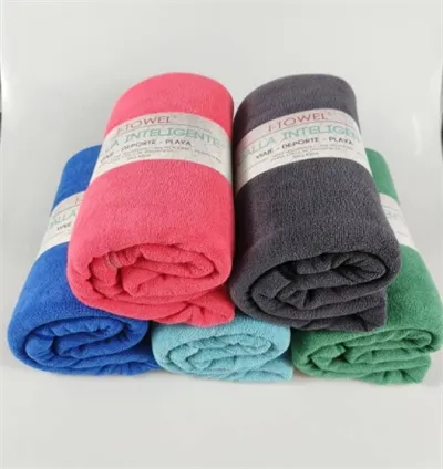 Krāsains vannas dvielis, pludmales dvielis